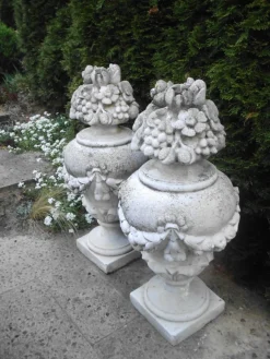Gartenamphoren aus Gussstein, 1980er, 2er Set