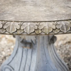 Gartentisch aus Naturstein