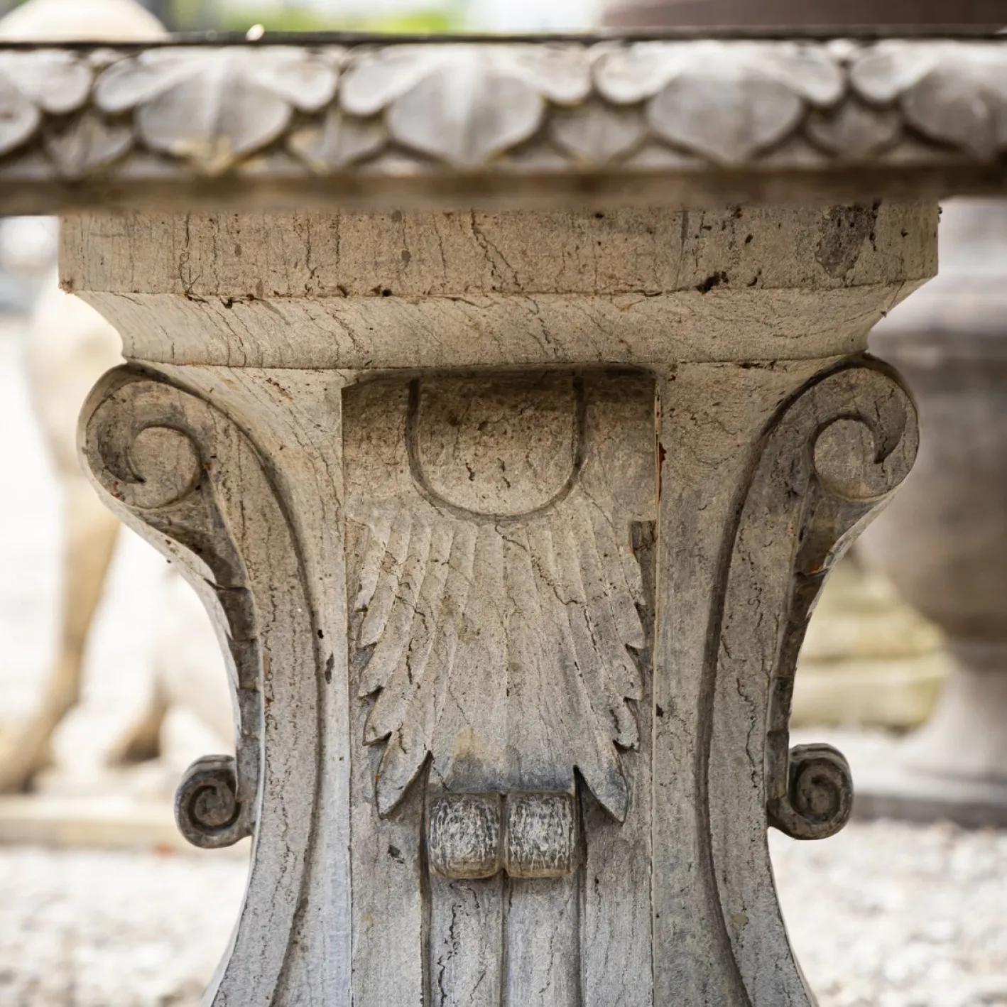 Gartentisch aus Naturstein