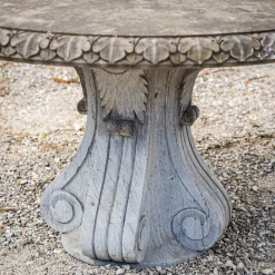 Gartentisch aus Naturstein