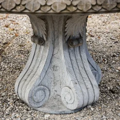 Gartentisch aus Naturstein