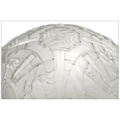 Geformte Glaskugel auf Maßgeschneiderter Leuchtsäule von Sabino