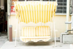 Gelbe Outdoor Schaukel, 1960er