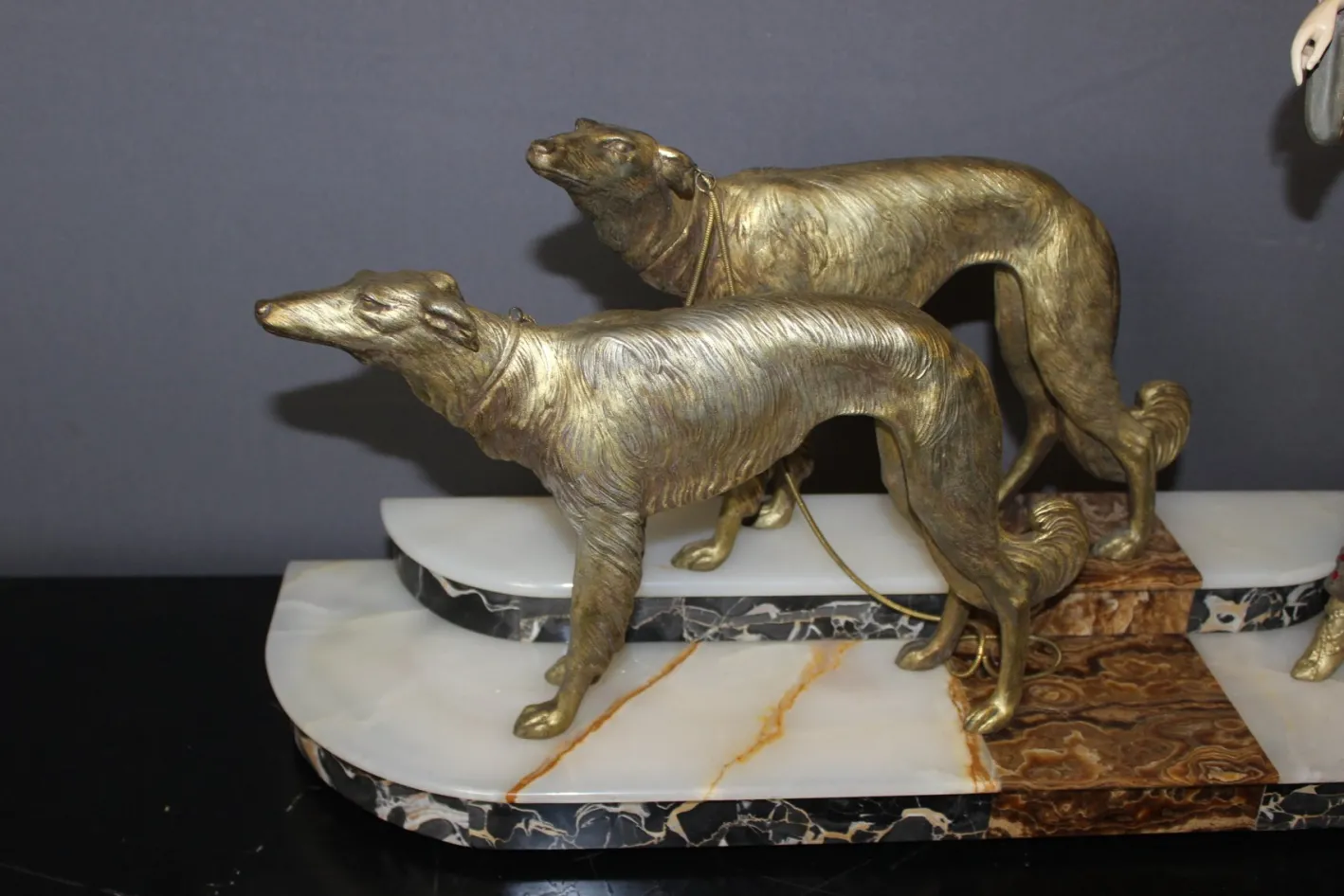 Georges Gori, Frau mit Windhunden, 1925, Faux Chryséléphantine