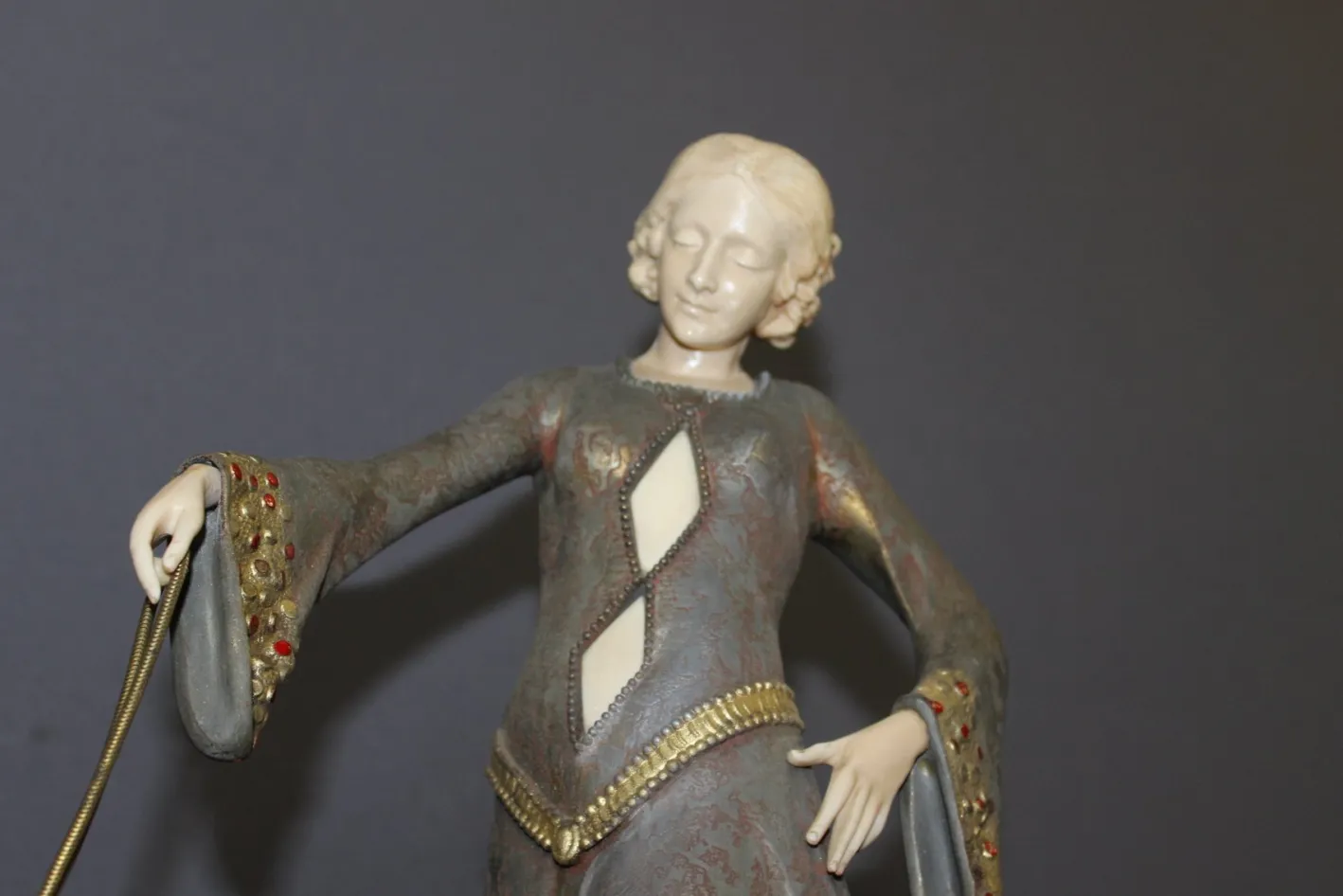 Georges Gori, Frau mit Windhunden, 1925, Faux Chryséléphantine