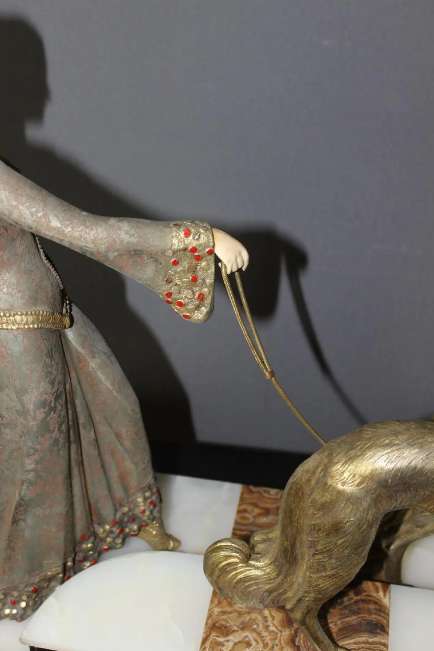 Georges Gori, Frau mit Windhunden, 1925, Faux Chryséléphantine