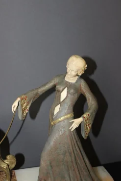 Georges Gori, Frau mit Windhunden, 1925, Faux Chryséléphantine
