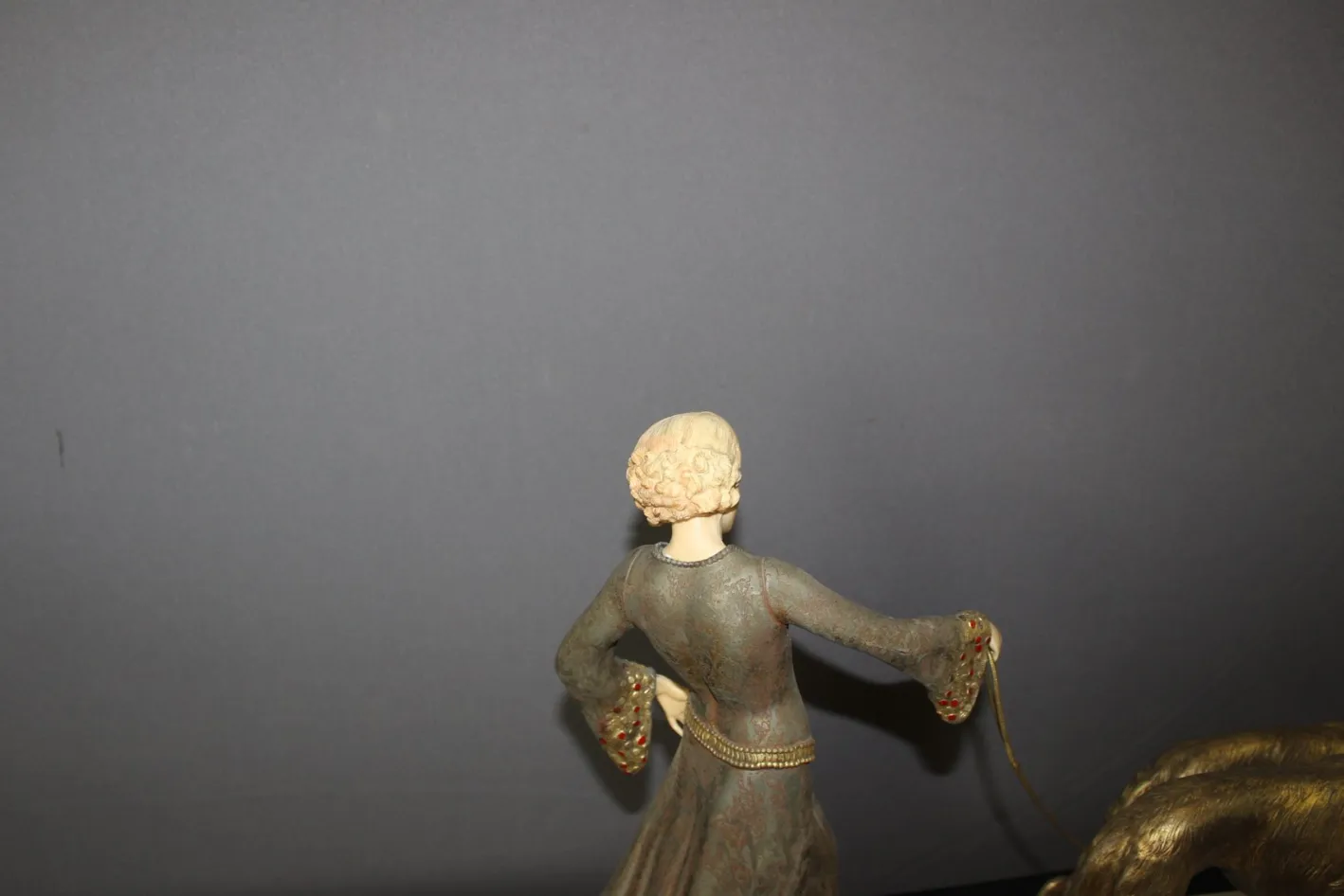 Georges Gori, Frau mit Windhunden, 1925, Faux Chryséléphantine