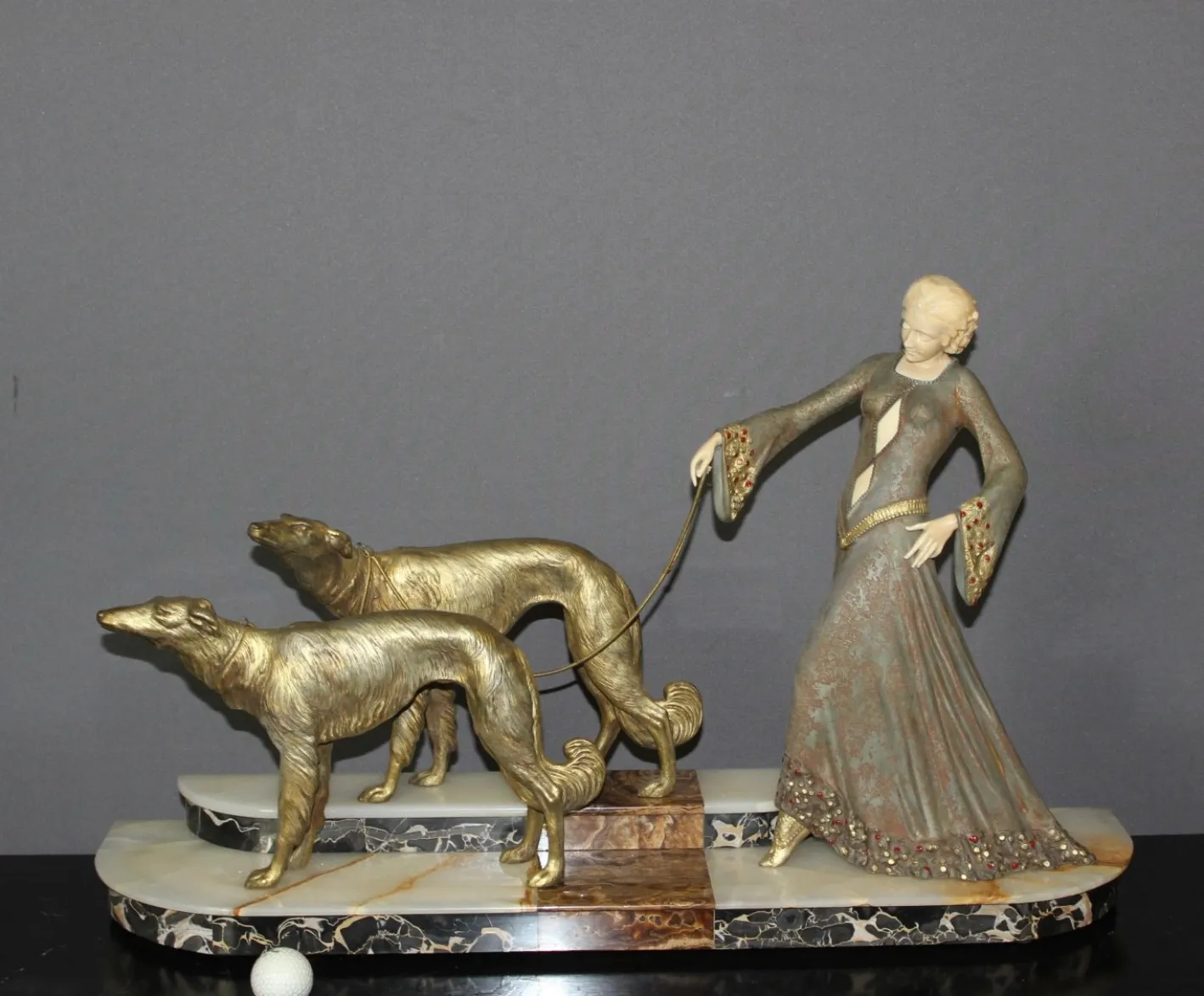 Georges Gori, Frau mit Windhunden, 1925, Faux Chryséléphantine