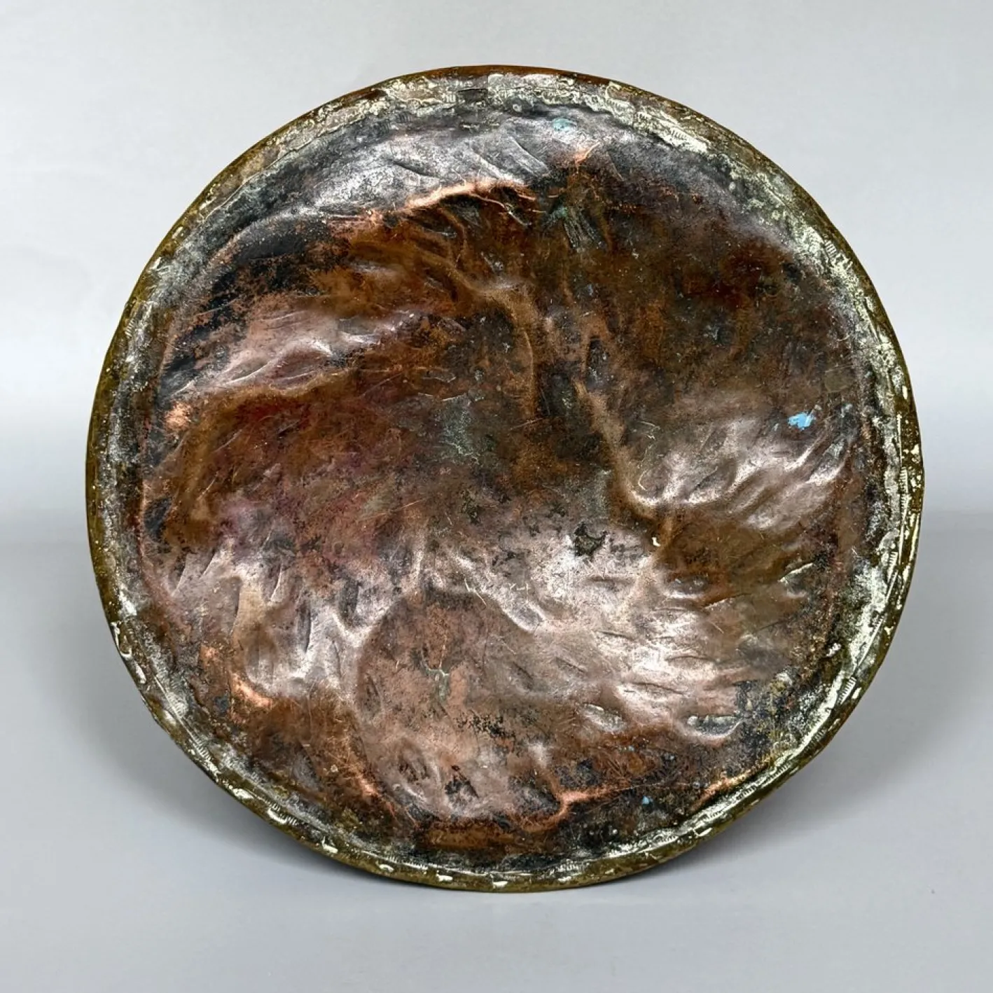 Georgianischer Krug aus handgehämmertem Kupfer mit klappbarem Deckel & Beschlägen aus Messing, 1800er