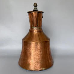 Georgianischer Krug aus handgehämmertem Kupfer mit klappbarem Deckel & Beschlägen aus Messing, 1800er
