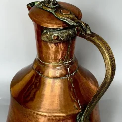 Georgianischer Krug aus handgehämmertem Kupfer mit klappbarem Deckel & Beschlägen aus Messing, 1800er