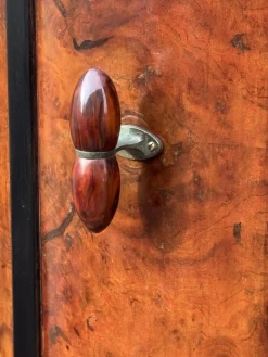 Geriffelter Art Deco Kleiderschrank, 1930
