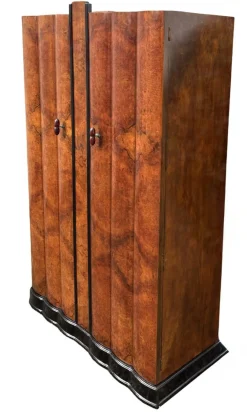 Geriffelter Art Deco Kleiderschrank, 1930