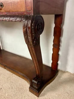Geschnitzter spanischer Konsolentisch mit Schubladen, 1940er