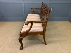 Geschnitztes Mahagoni Sofa im Chippendale Stil, 1900