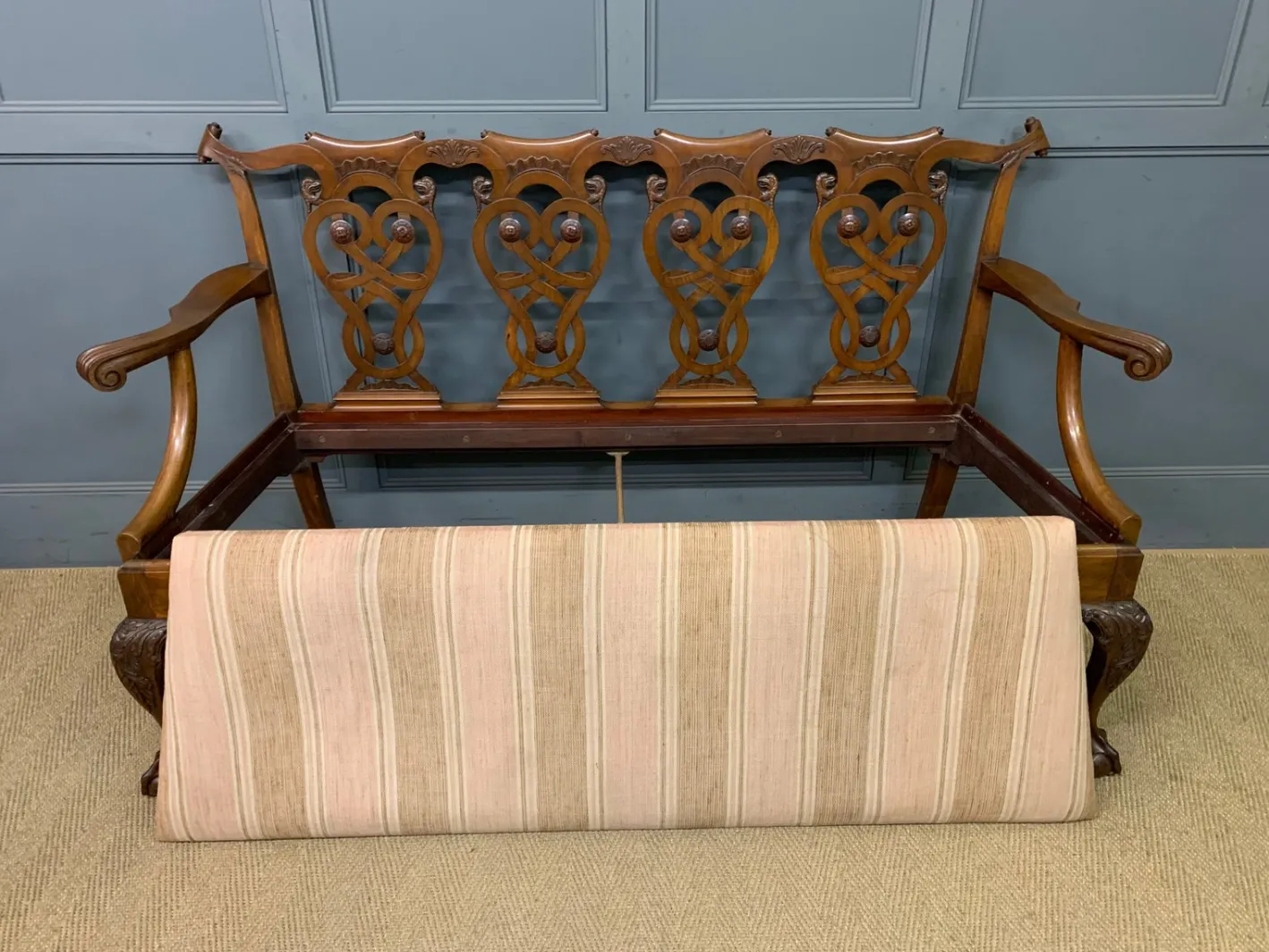 Geschnitztes Mahagoni Sofa im Chippendale Stil, 1900