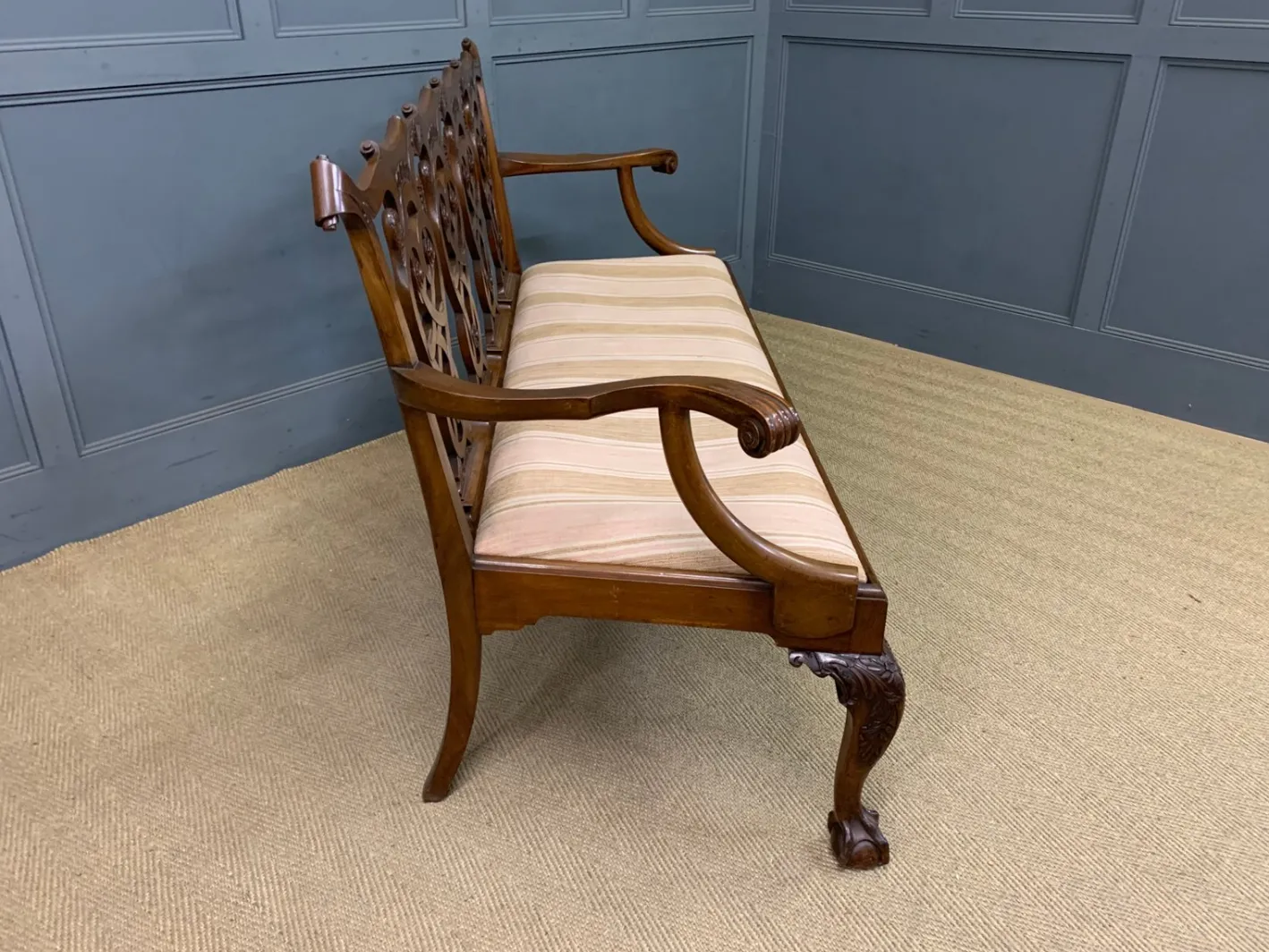 Geschnitztes Mahagoni Sofa im Chippendale Stil, 1900