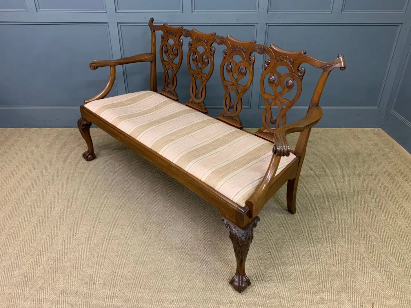 Geschnitztes Mahagoni Sofa im Chippendale Stil, 1900
