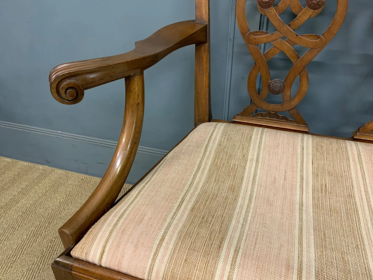 Geschnitztes Mahagoni Sofa im Chippendale Stil, 1900