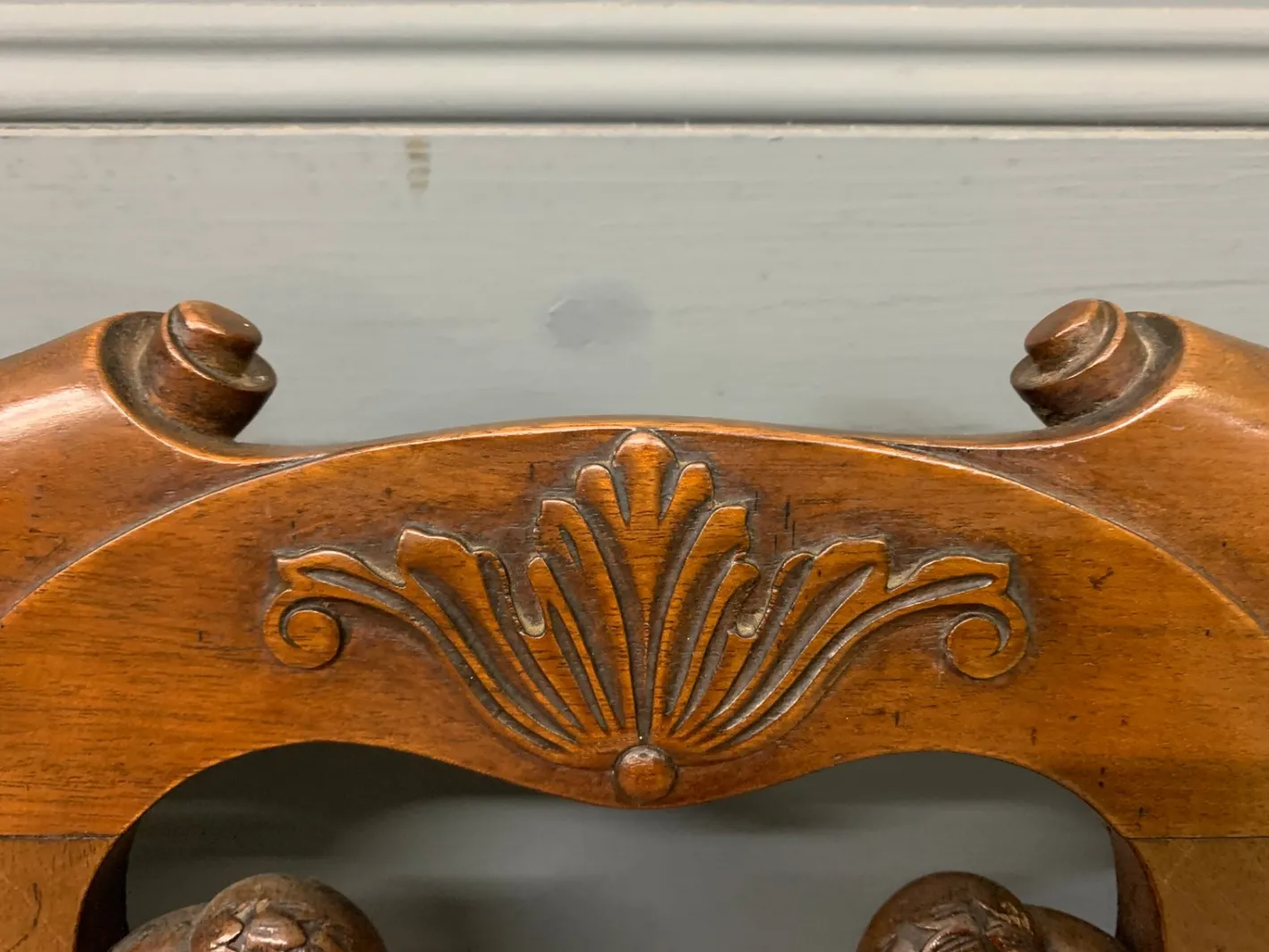 Geschnitztes Mahagoni Sofa im Chippendale Stil, 1900