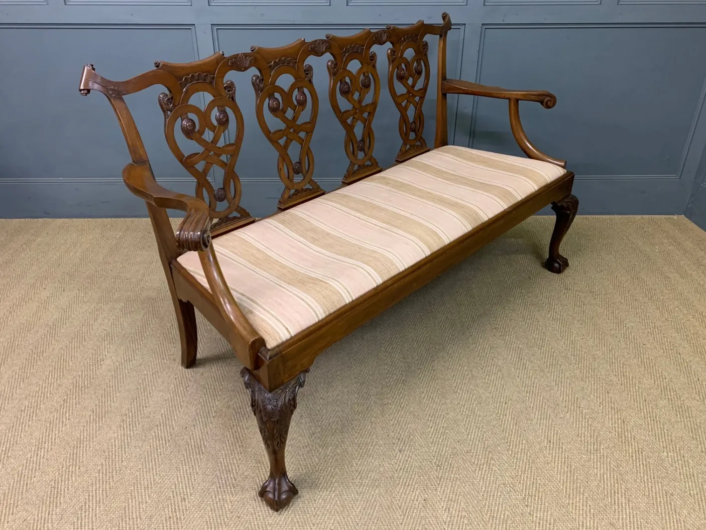 Geschnitztes Mahagoni Sofa im Chippendale Stil, 1900