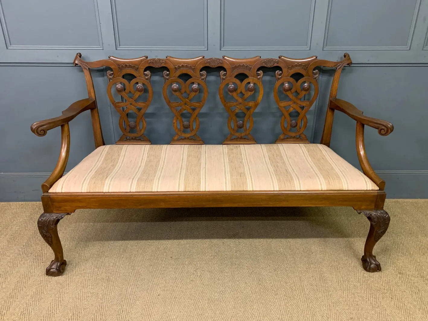Geschnitztes Mahagoni Sofa im Chippendale Stil, 1900