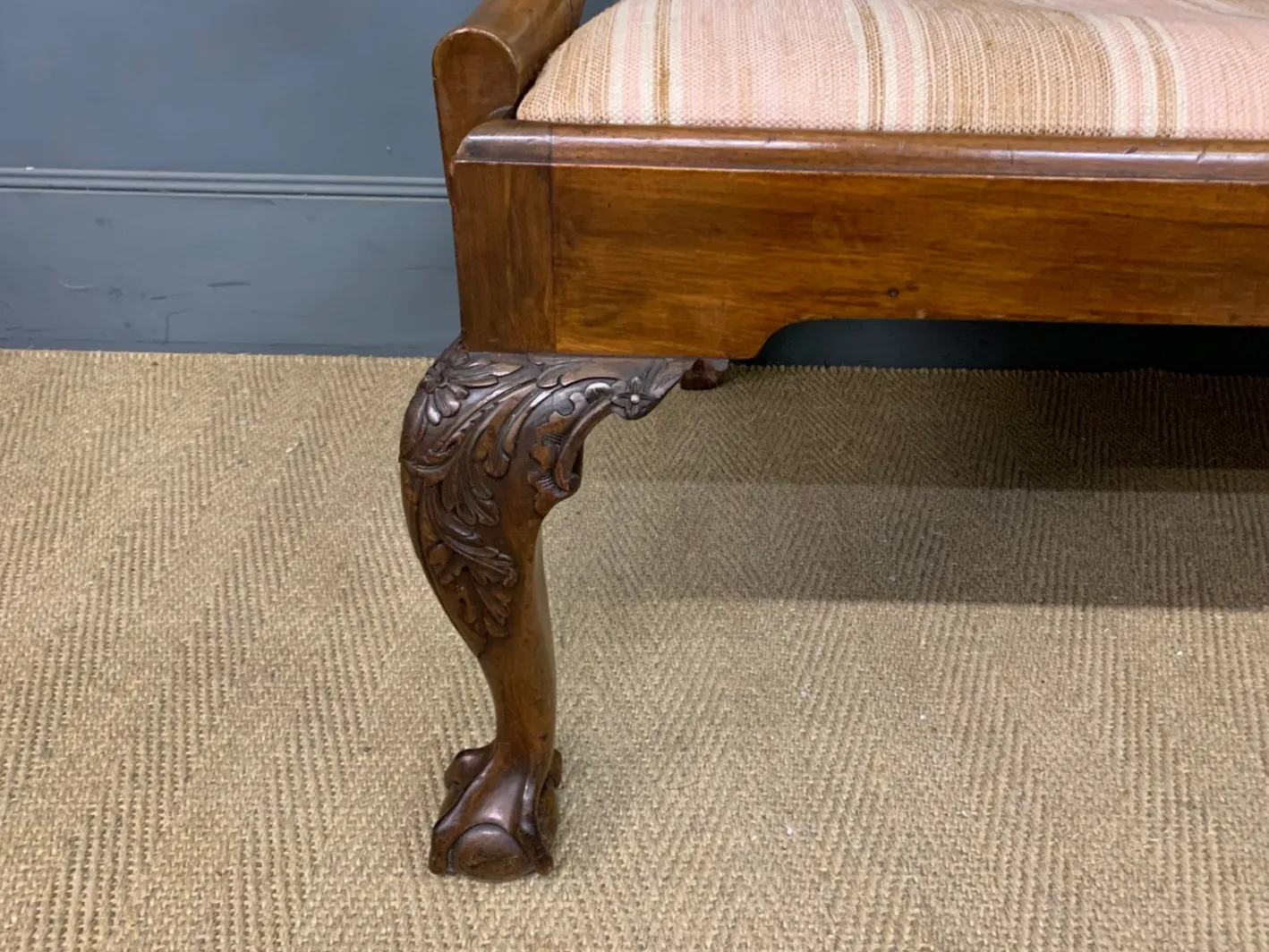 Geschnitztes Mahagoni Sofa im Chippendale Stil, 1900