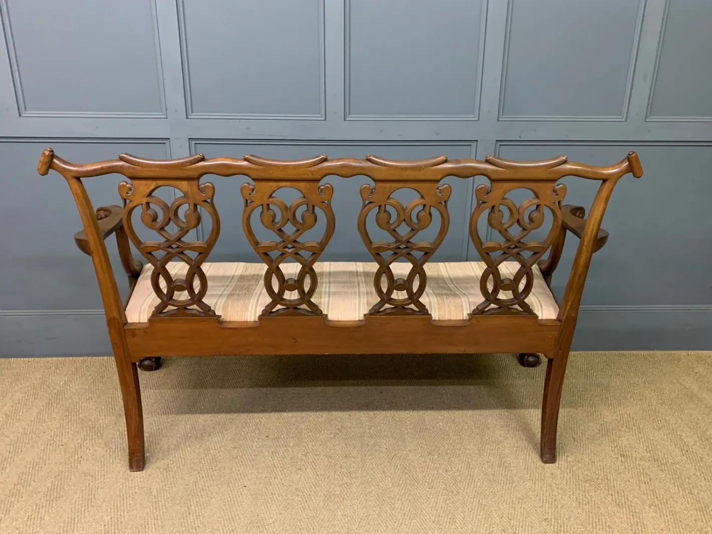 Geschnitztes Mahagoni Sofa im Chippendale Stil, 1900