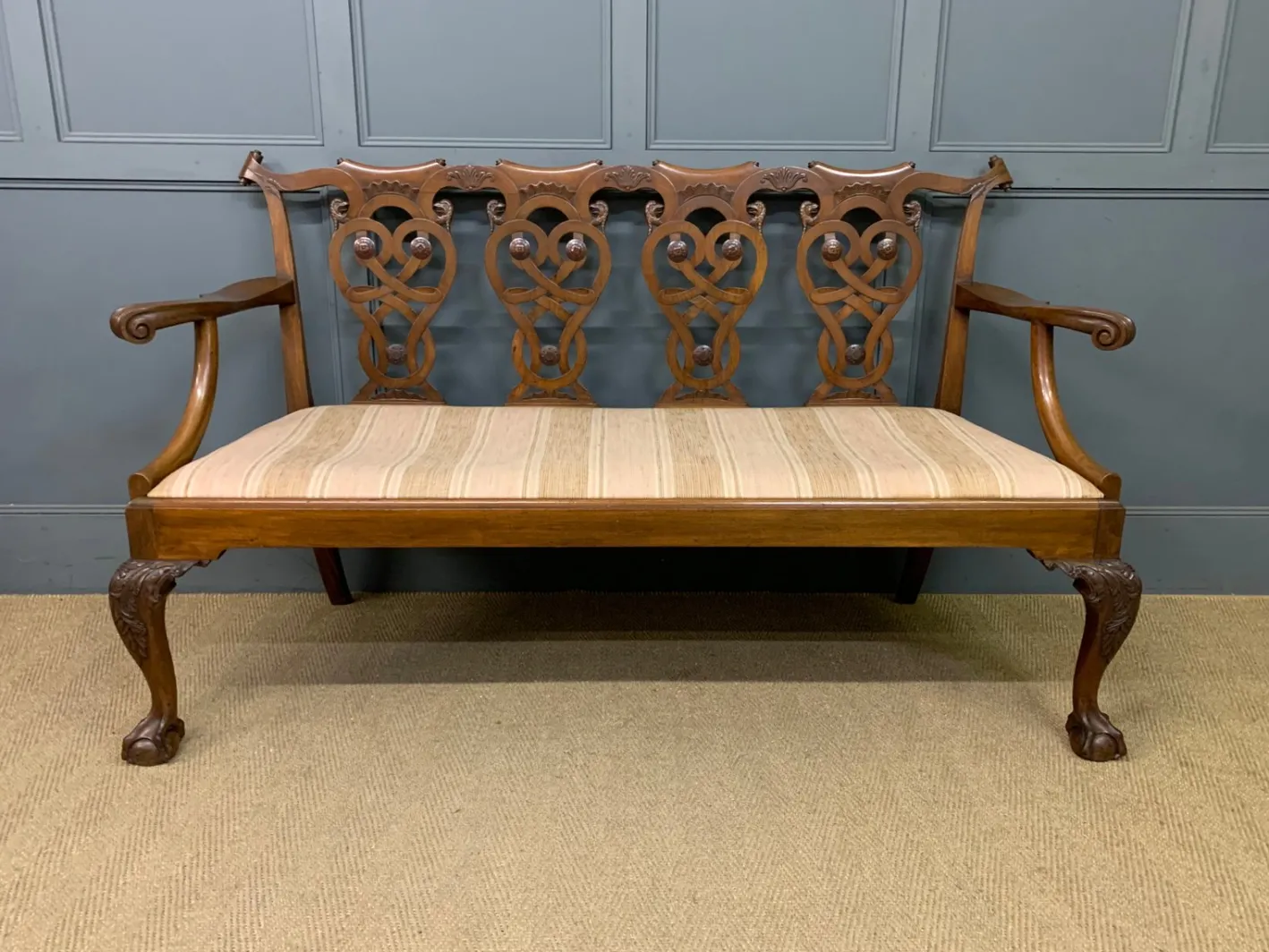 Geschnitztes Mahagoni Sofa im Chippendale Stil, 1900