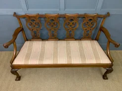 Geschnitztes Mahagoni Sofa im Chippendale Stil, 1900