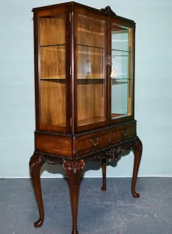Geschnitzte Vintage Vitrine im Queen Anne Stil