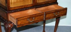 Geschnitzte Vintage Vitrine im Queen Anne Stil