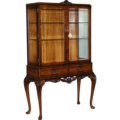 Geschnitzte Vintage Vitrine im Queen Anne Stil