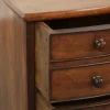 Geschwungene antike englische Kommode, 1800er