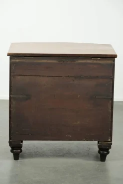 Geschwungene antike englische Kommode, 1800er