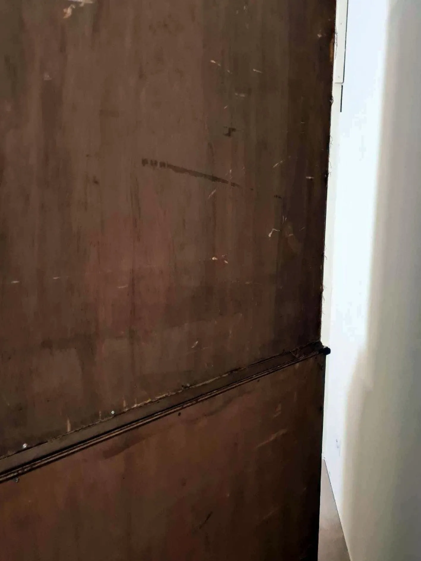 Geschwungener Louis XV Schrank mit Sekretär aus Nussholz & Intarsien