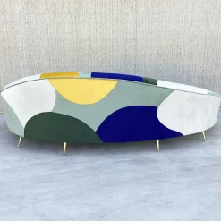 Geschwungenes 3-Sitzer Sofa mit Kissen