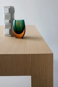 Gestreifter Esstisch aus Holz von Sebastiano Bottos