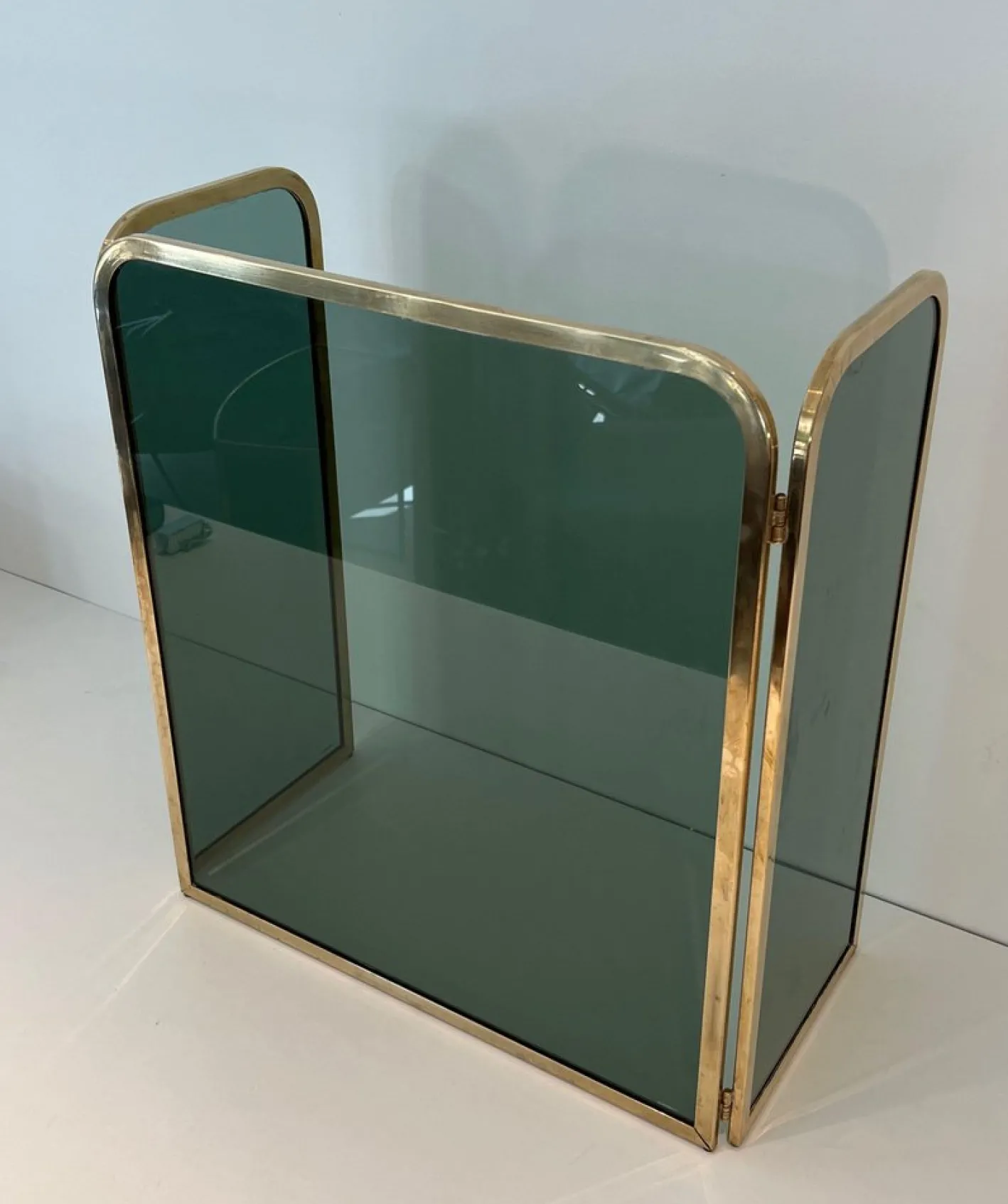 Glasfront mit Messingrahmen, 1970er