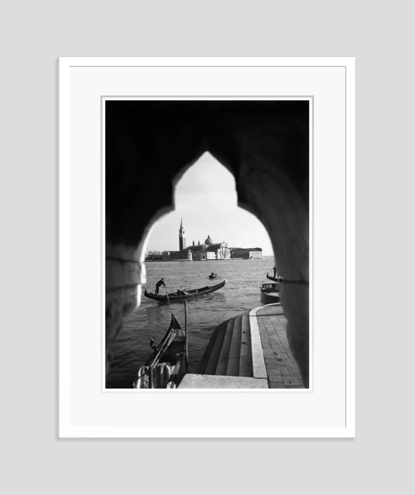 Gondolas in Venice Überfärbter Pigmentaldruck in Weiß von Für Kunst Und Geschichte