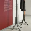 Graue Garderobe von Gebrüder Thonet Vienna GmbH