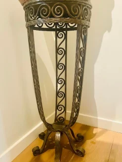 Grauer Vintage Sockel, 1930er