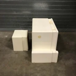Grauweißer Kinderschreibtisch und Hocker aus Kunststoff, 1970er, 2er Set