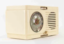Griechisches Ivory Radio Modell 62 von General Electric, Italien, 1948