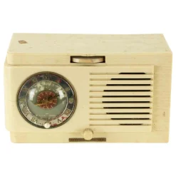 Griechisches Ivory Radio Modell 62 von General Electric, Italien, 1948