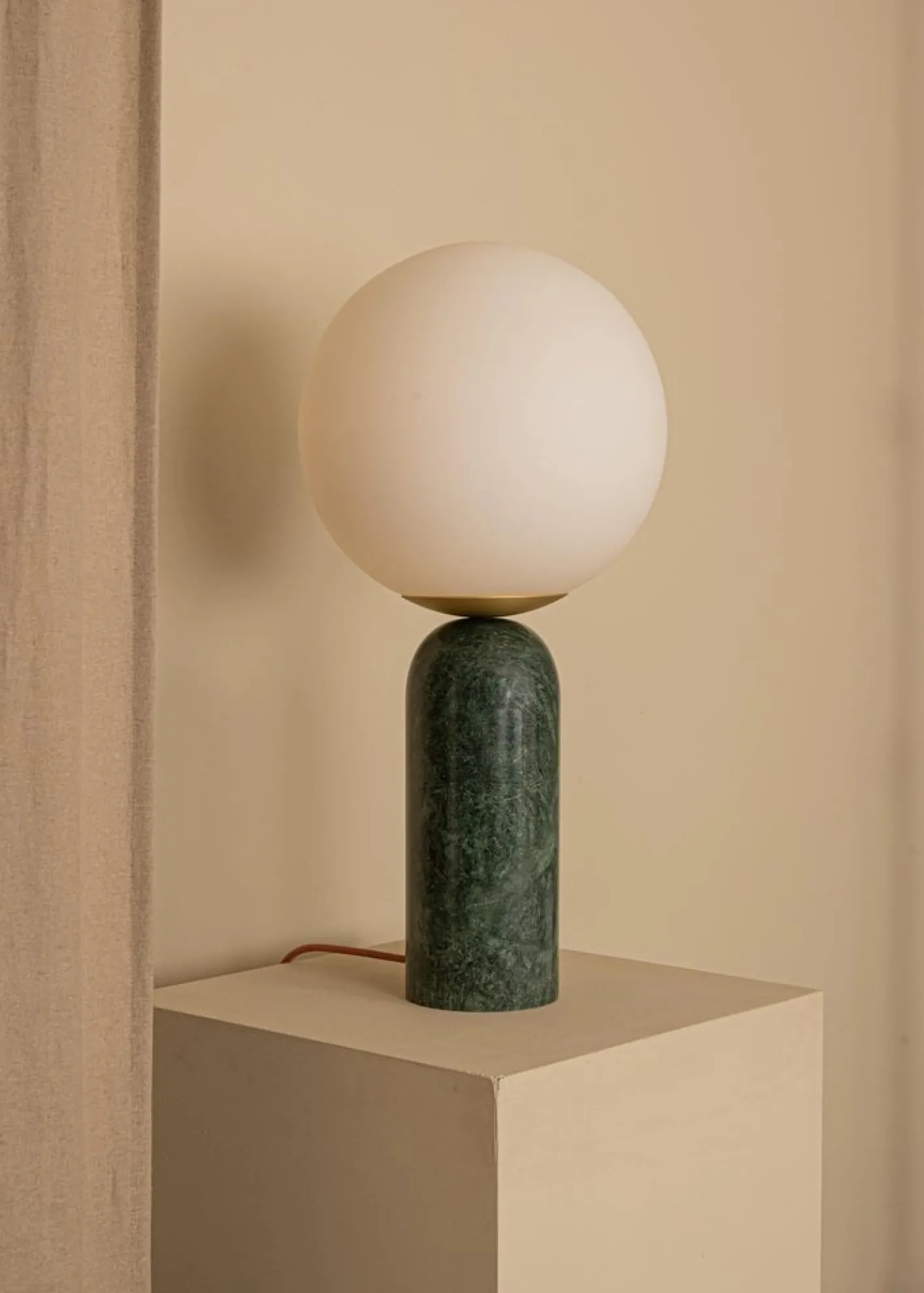 Grüne Atlas Tischlampe aus Marmor & Messing von Simone & Marcel