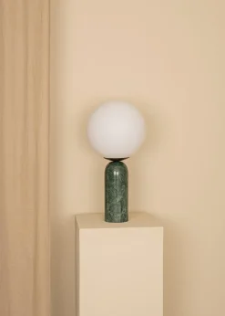 Grüne Atlas Tischlampe aus Marmor & Stahl von Simone & Marcel