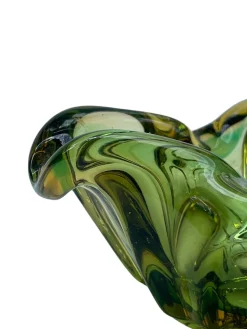 Grüne handgeformte Glasschale