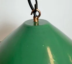 Grün emaillierte industrielle Fabriklampe, 1950er